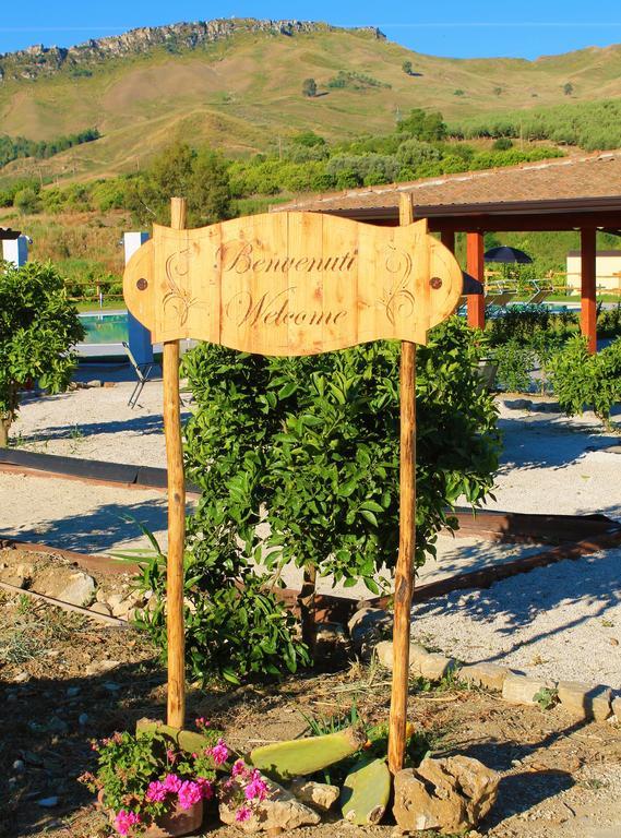 Tenuta Lanza Il Mulino Acquaviva Platani Ngoại thất bức ảnh